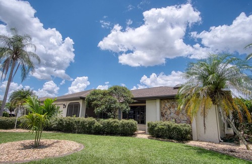 Deep Creek House | Punta Gorda Vacation Retreat with heated pool-15 minutes to downtown.