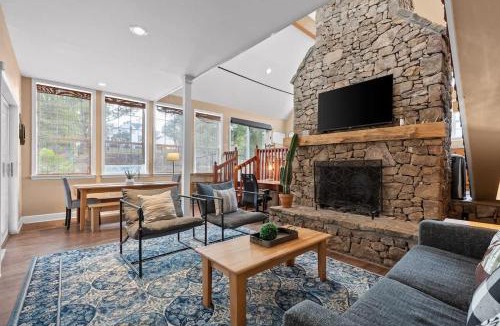 Lookout Valley Neighborhood Association House | Quail Run Farm Pool Home