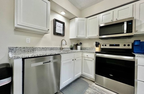 Lindenwald House | Quaint and Cozy 3 Bed home in Liberty Twp.