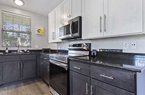 Gulf Hills House | Quaint and Cozy! Close to Downtown and the Beach!