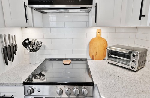 Scottdale Apartment | Quaint Quarters | * From 1 to 10 Guests *