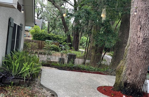 Saint Simons Island House | Quaint, quiet tabby cottage under the live oaks Mid Island St. Simons Near Food