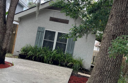 Saint Simons Island House | Quaint, quiet tabby cottage under the live oaks Mid Island St. Simons Near Food