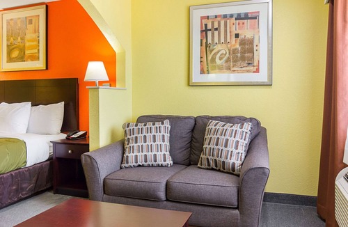 Carthage Hotel | Quality Inn Carthage
