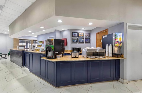 Columbus Hotel | Quality Inn Columbus, MS