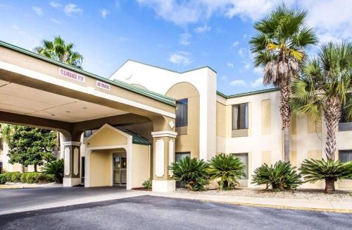 Darien Hotel | Quality Inn Darien-North Brunswick
