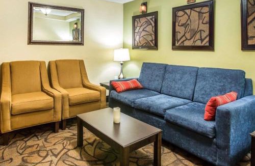 Darien Hotel | Quality Inn Darien-North Brunswick