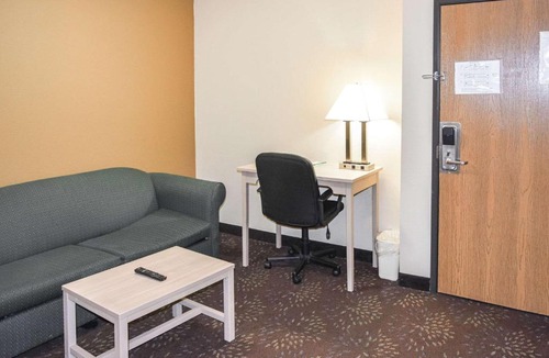 Hillview Hotel | Quality Inn & Suites Brooks Louisville South