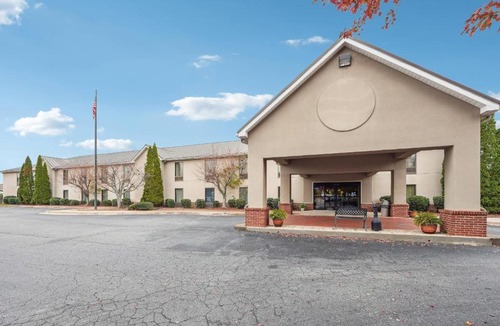 Dawsonville Hotel | Quality Inn & Suites Dawsonville