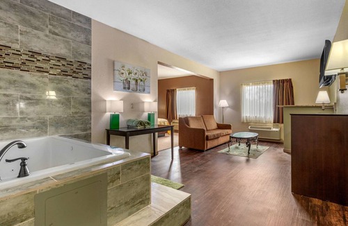 West Memphis Hotel | Quality Inn West Memphis I-40