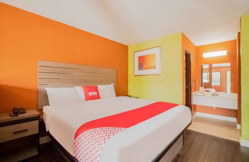 FM 1960 Apartment | Queen Bed Non-Smoking