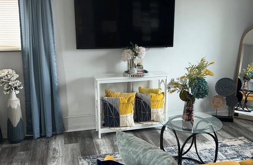 West Price Hill Apartment | Quiet 1 BR, Pet Friendly, 30+ Day Stay
