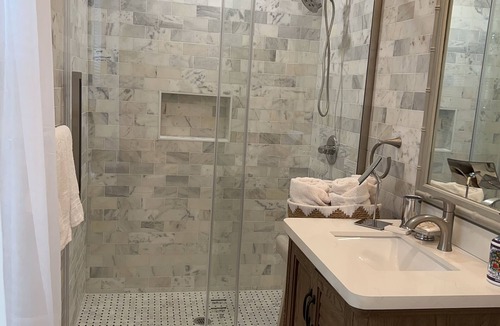 Tuscarora Bed & Breakfast | Quiet Central, Historic Farmhouse, Bed & Breakfast Suite - Suite 1 (NEW!)