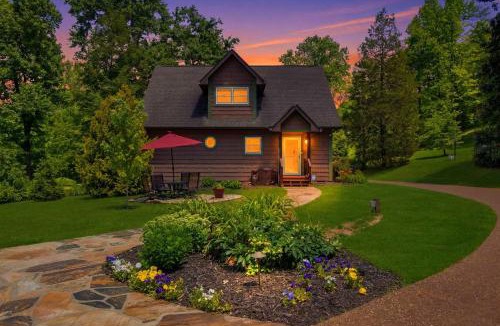 Maryville House | Quiet Clear Creek Cabin Peaceful Mtn Views Firepit