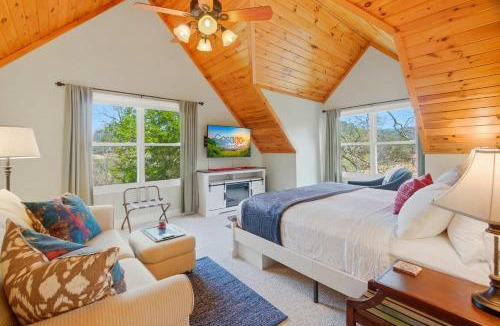 Maryville House | Quiet Clear Creek Cabin Peaceful Mtn Views Firepit