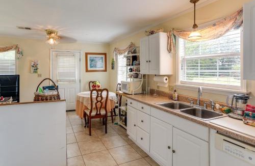 Independence House | Quiet Family Cottage w/Fishing Pond in Senatobia