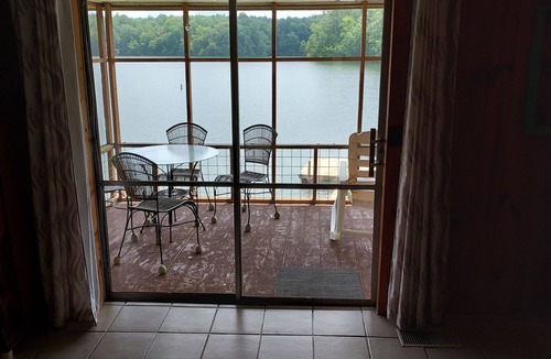 Alexander City House | Quiet Getaway cozy cabin directly on Lake Martin