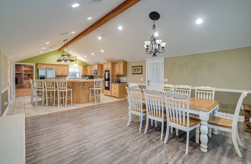 Lawson House | Quiet Marion Getaway with Fireplace!