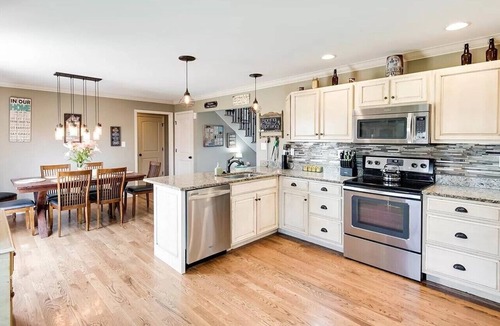 Cleveland House | Quiet spacious bedroom, for short or long times spent around Cleveland TN