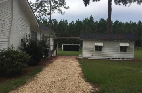 Rochelle House | Quiet Wilcox County Retreat-Long Leaf Pine Lodge