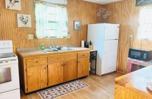 Folkston House | Railroad Retreat by the Lake