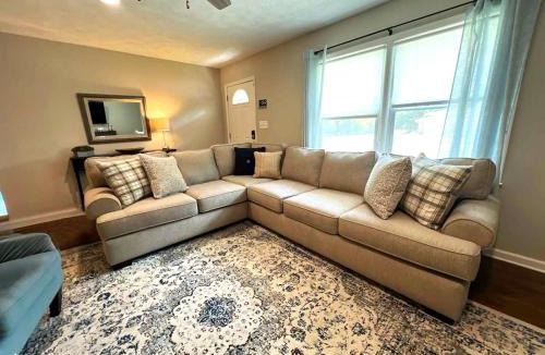 Addison Heights House | Ranch Style Home & Plenty Of BKYD Space Near KSU