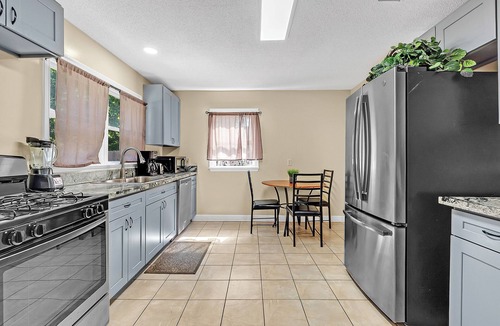 Memphis House | Rare 6-Bedroom Home Near Midtown Memphis & Beale Street.