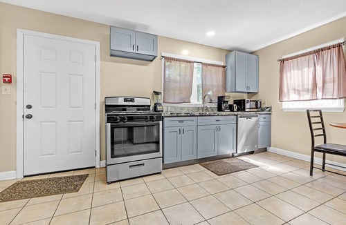 Memphis House | Rare 6-Bedroom Home Near Midtown Memphis & Beale Street.