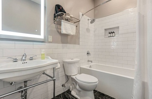 Treme Hotel | Rathbone Mansions - Superior Queen
