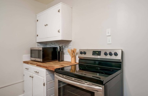 Tuscaloosa House | Red Brick Ranch- 2.3 miles to UA- Fenced Backyard