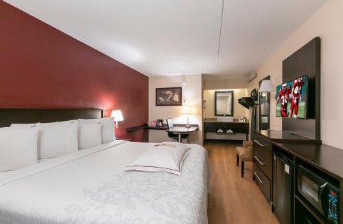 Buford Highway Hotel | Red Roof Inn PLUS+ Atlanta - Buckhead