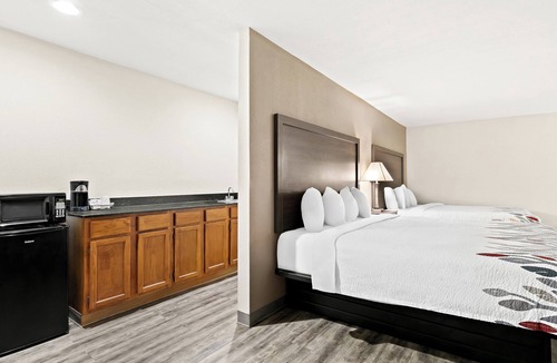 Duncan Hotel | Red Roof Inn & Suites Duncan