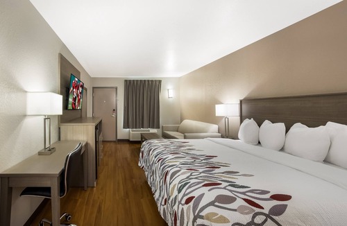 Thomasville Hotel | Red Roof Inn & Suites Thomasville