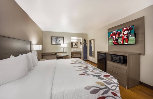 Thomasville Hotel | Red Roof Inn & Suites Thomasville