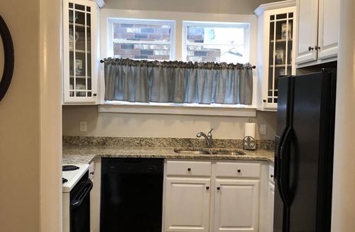 Historic District - North House | REDUCED RATES FOR SUMMER C 1821- 3 BR-2.5 bath SECURE PARKING. Walk to all!