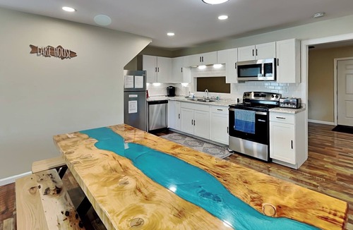 Dandridge Cabin | Reel It In | Epic Views, Dock & Pier, Game Room