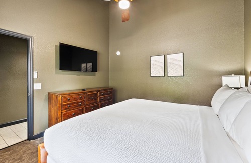 Townsend Hotel | Refreshed Cades Cove Luxury Suite Kitchenette