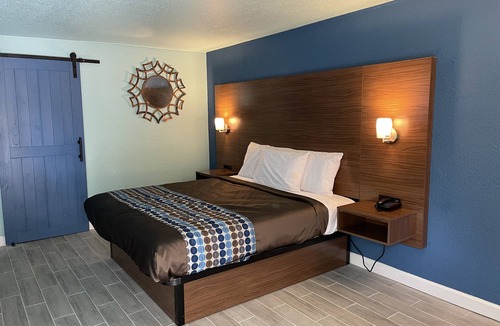 Lake City Hotel | Regal Inn