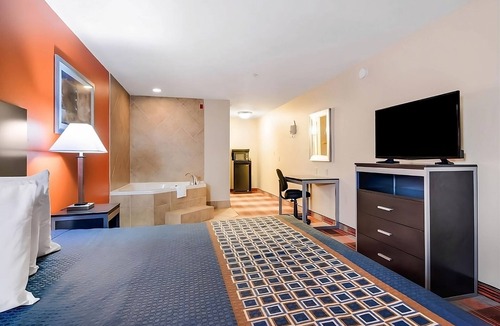 Mableton Hotel | Relax and Recharge! Free Parking, Minutes to Heritage Park & River Line Park
