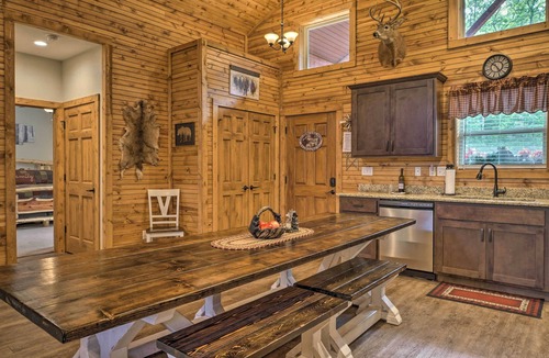 Reeds Spring Cabin | Relax Fireside: Family-Friendly Branson West Cabin