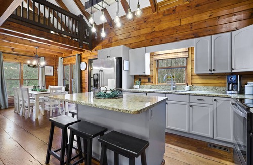 My Mountain Cabin | Relax & Play at Waterfront Mountain Cabin Retreat Private Lake~Fish~Canoe~Kayak