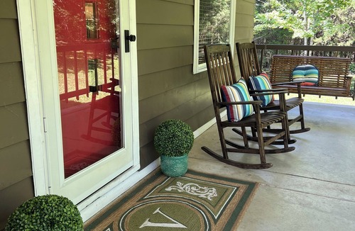 Nazareth House | Relax & Reset in Nature on 5 Acres Just Minutes from Downtown Bardstown
