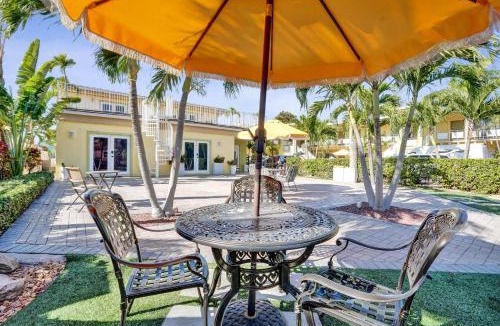 Mango Groves Apartment | Relaxing 1BR Getaway w Pool & Bar at Lake Worth