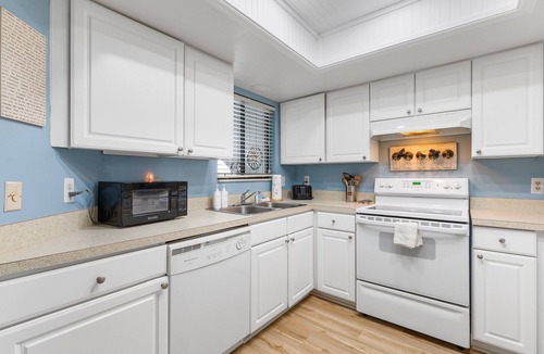 New Smyrna Beach Villa | Relaxing Beach Villa | Walk to Ocean + 3 Pools, Tennis & Trails