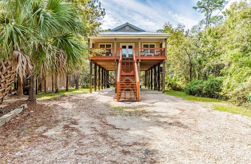 Dauphin Island House | Relaxing Getaway Among the Trees - 4 Bedroom - Dogs Welcome!