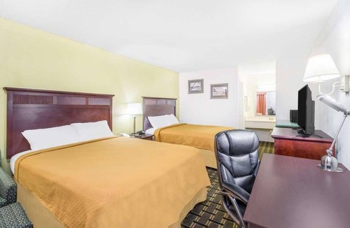 Lookout Valley Neighborhood Association Hotel | Relaxing Hideaway! Free Parking, Pets Allowed, Minutes from Chattanooga Zoo!
