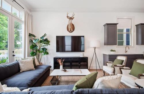 Bywater House | Relaxing Home Private Heated Pool