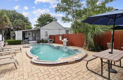 Beach Institute House | Relaxing Poolside Condo