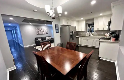 Greer House | Relaxing Stay on Trade Street