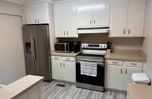 Blakely Apartment | Remodeled Cozy 1Bed1Bath small town apartment.